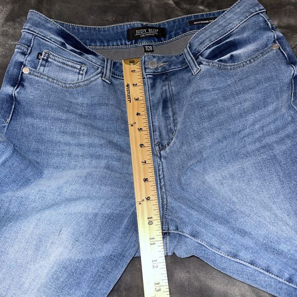 Judy Blue Women's 7/28 Distressed Stretch Boyfriend Fit Medium Wash Jeans - Picture 3 of 8